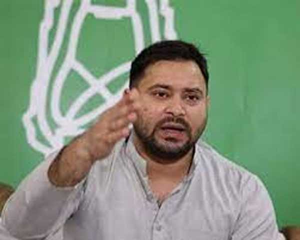 लालू की मुश्किलें बढ़ीं, तेजस्वी ने कहा, ना ही डरे हैं, ना ही डरेंगे